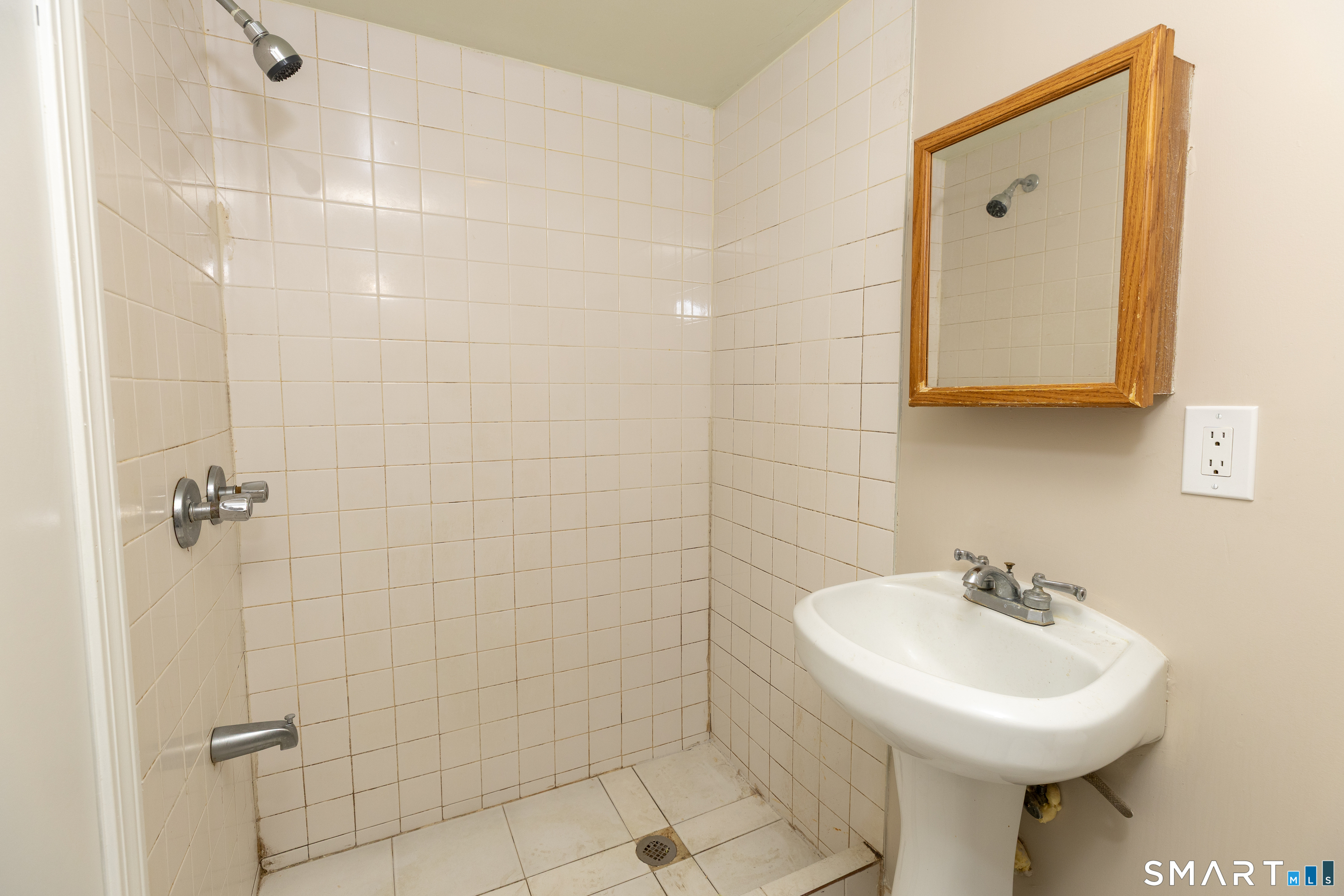 256 Charter Oak Street Manchester CT 06040