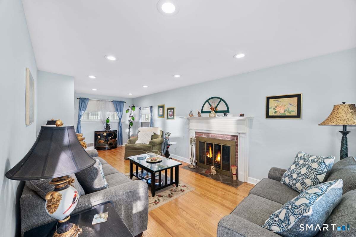 21 Brookside Circle Wethersfield CT 06109