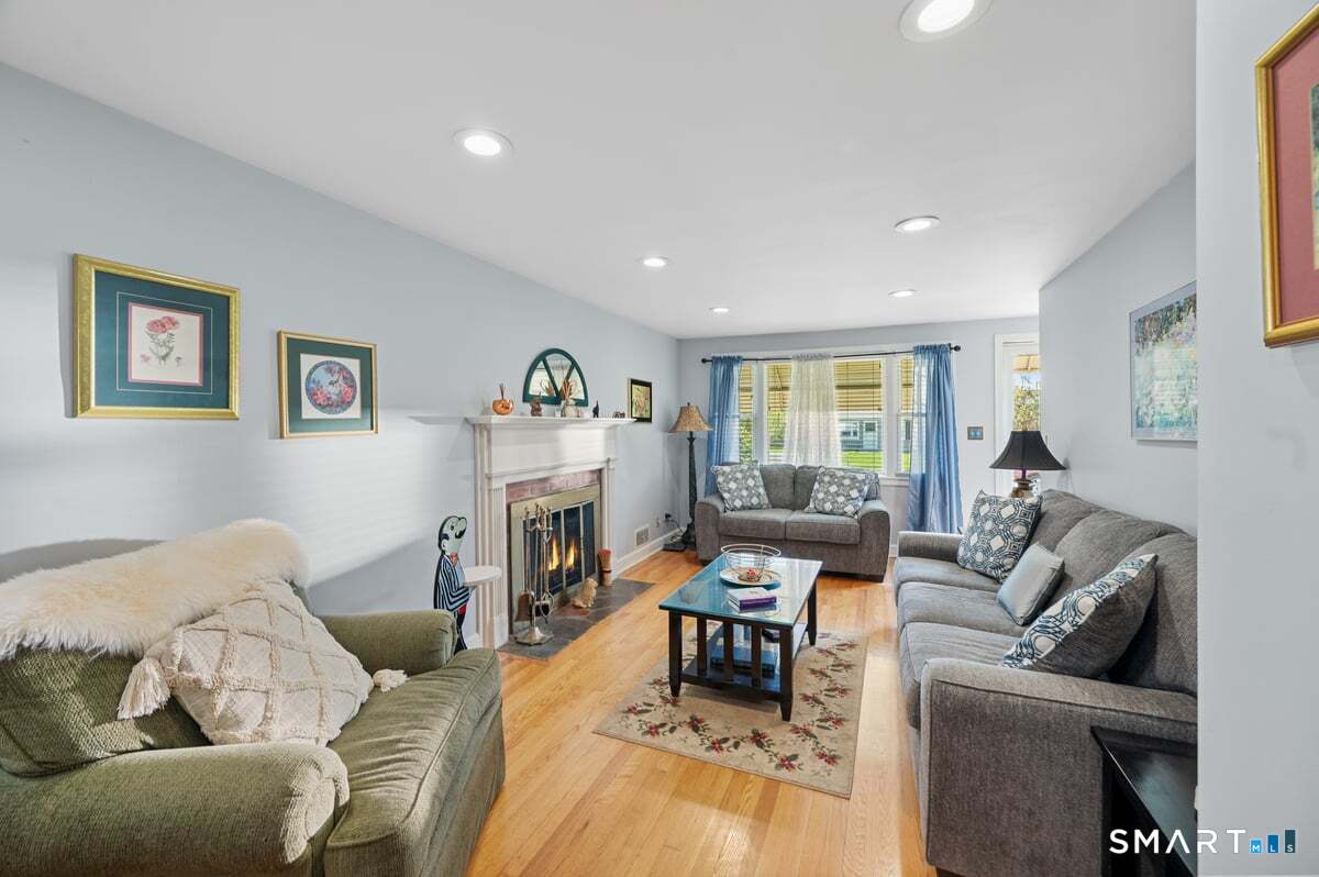 21 Brookside Circle Wethersfield CT 06109