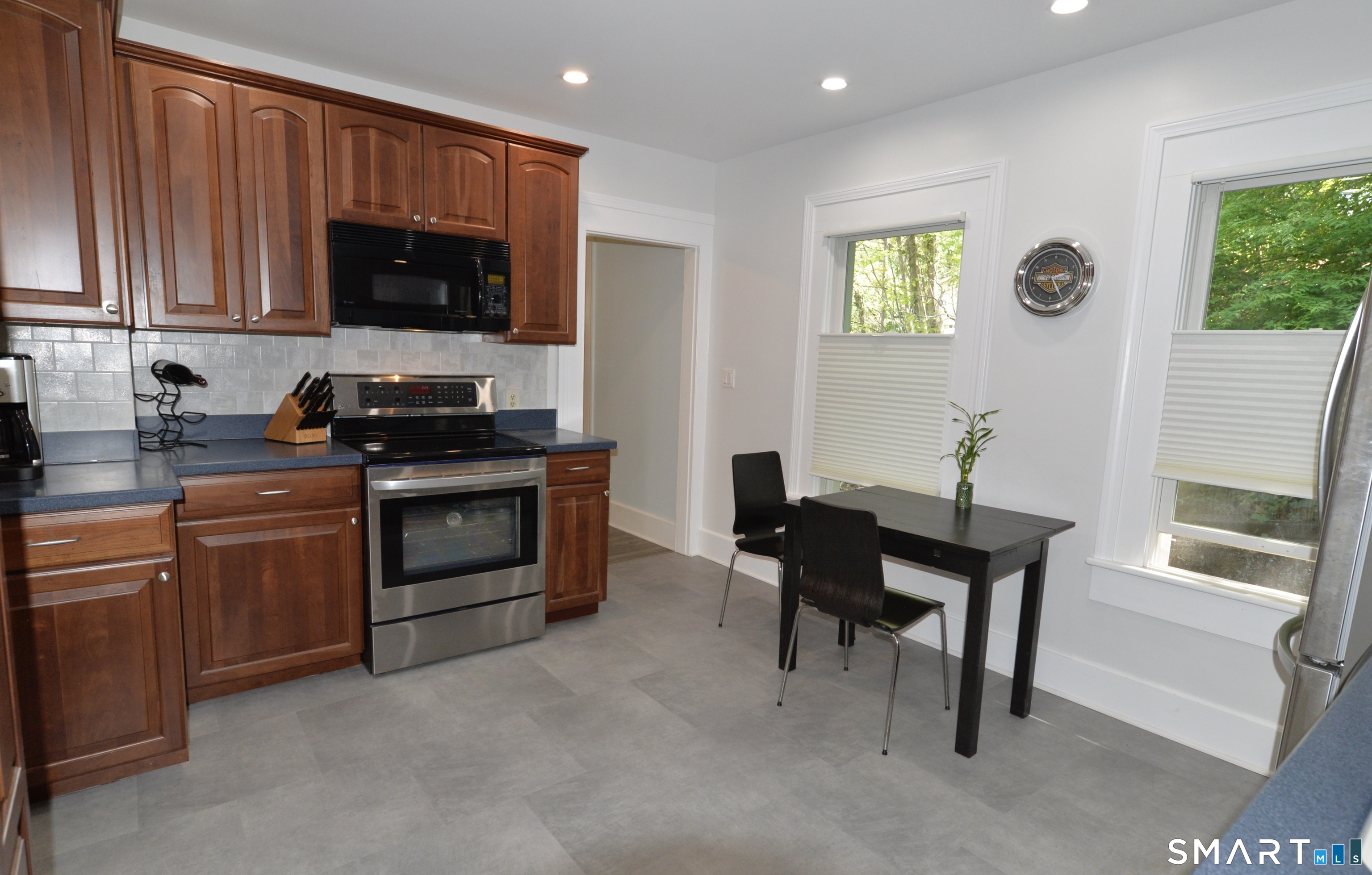 16 Mount Pleasant Street Shelton CT 06484