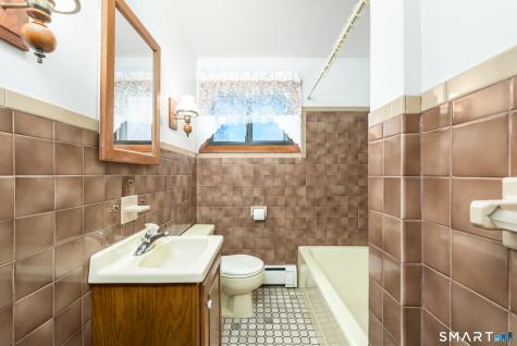 6 Saunders Lane Prospect CT 06712