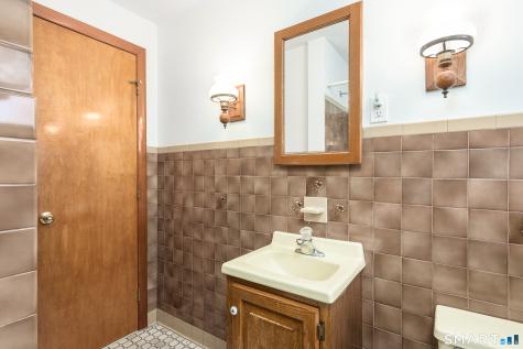 6 Saunders Lane Prospect CT 06712