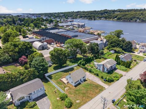 8 Pleasant Street Stonington CT 06355