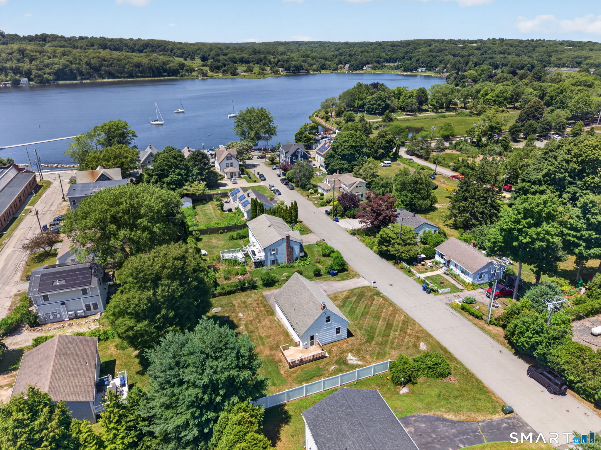 8 Pleasant Street Stonington CT 06355