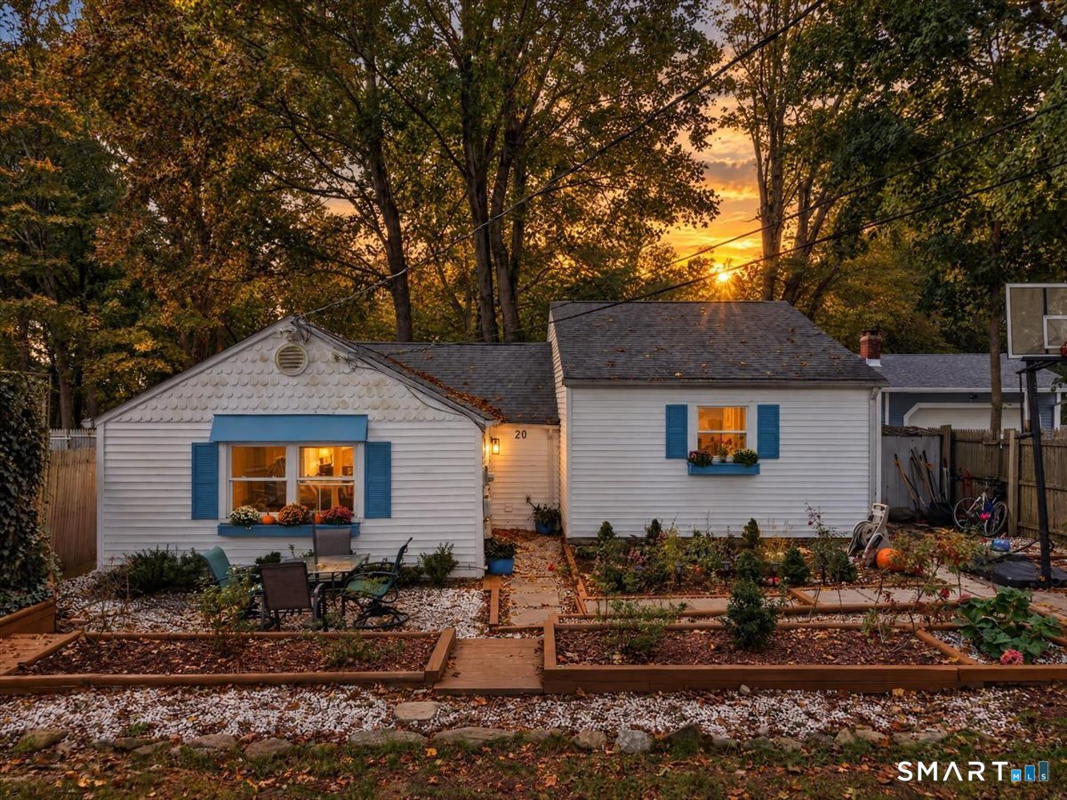 20 Pine Street Waterford CT 06385