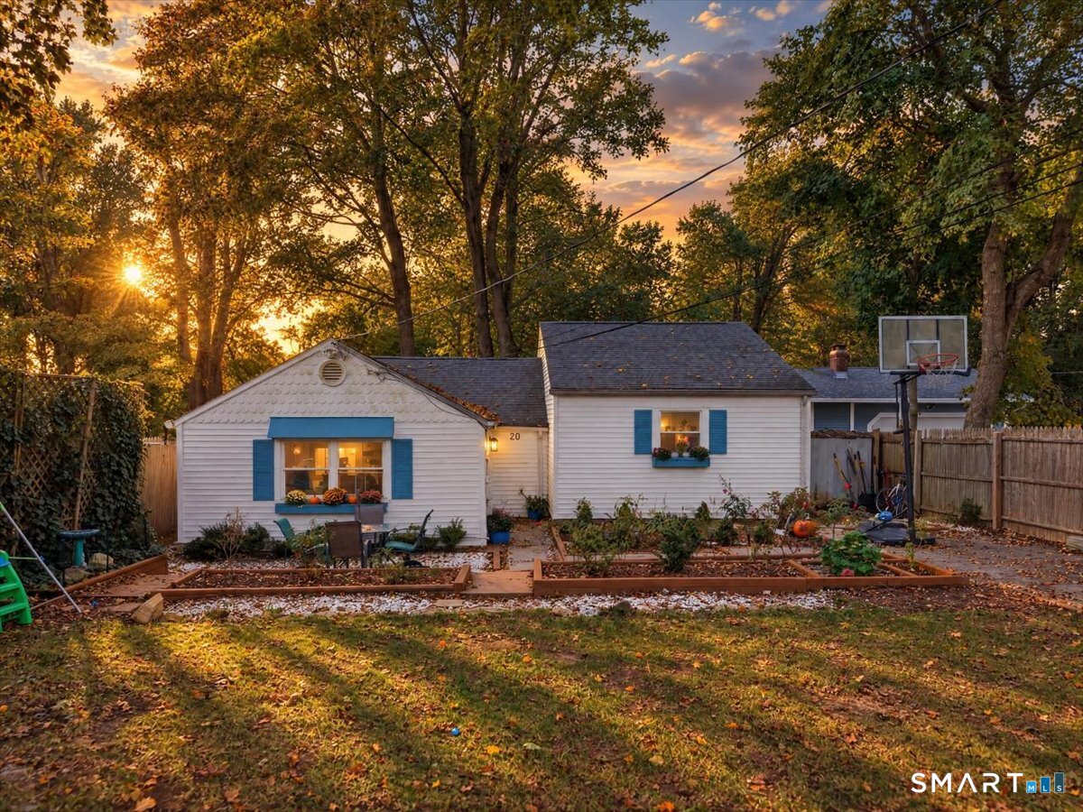 20 Pine Street Waterford CT 06385