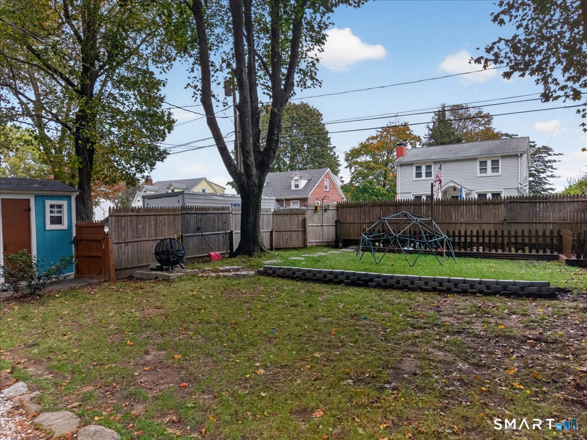 20 Pine Street Waterford CT 06385