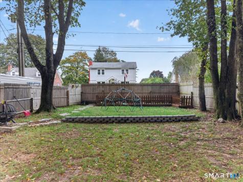 20 Pine Street Waterford CT 06385