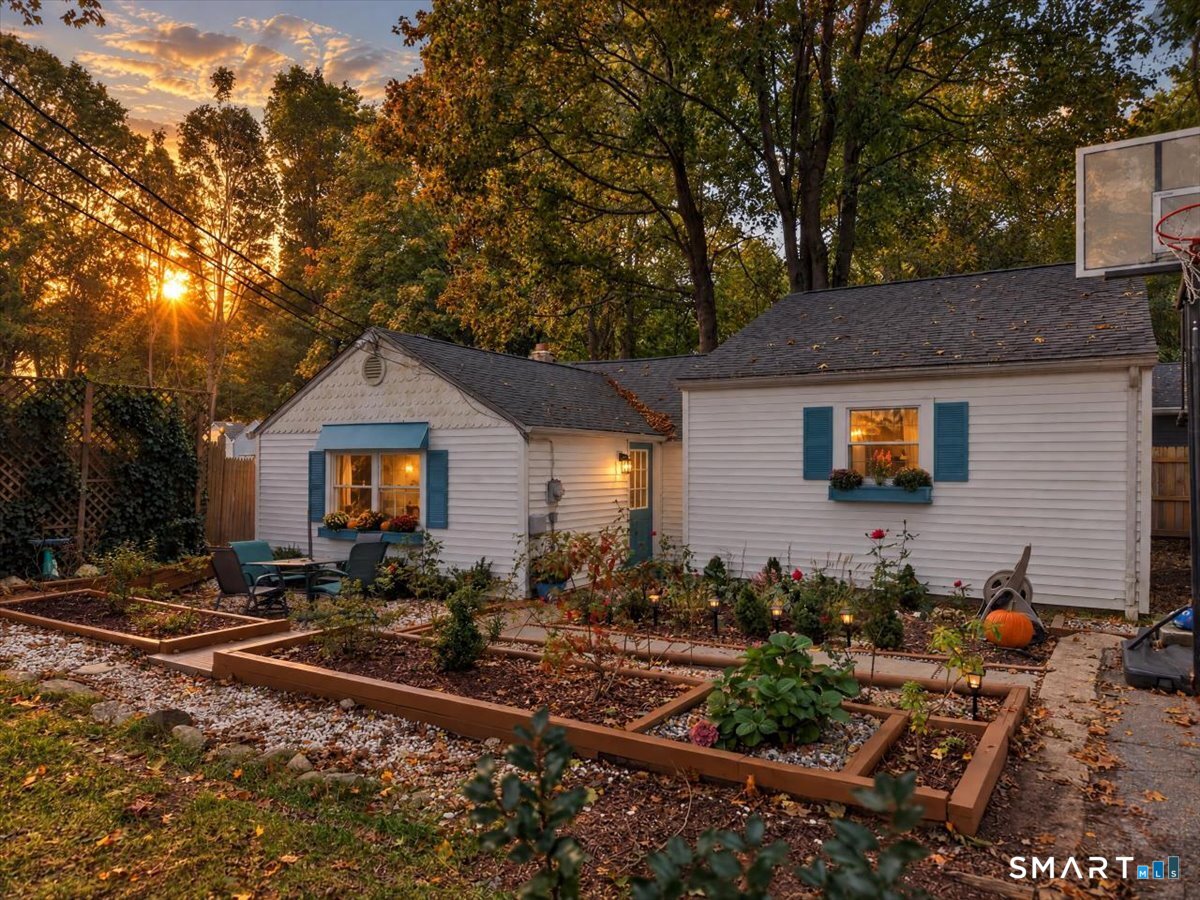 20 Pine Street Waterford CT 06385