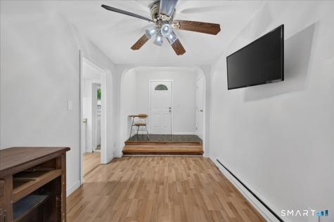 20 Pine Street Waterford CT 06385