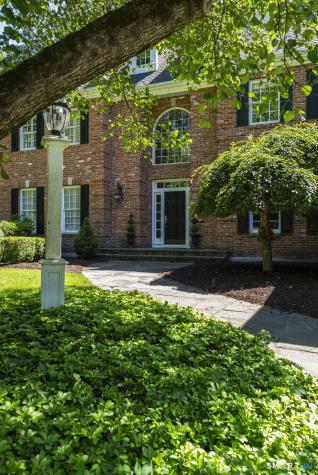 9 Kew Gardens Farmington CT 06032