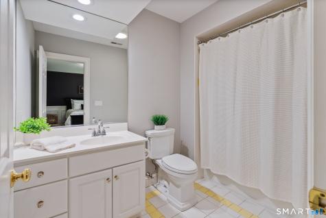 9 Kew Gardens Farmington CT 06032