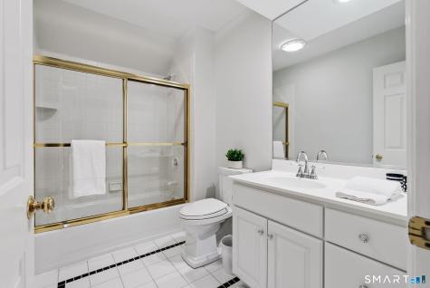 9 Kew Gardens Farmington CT 06032