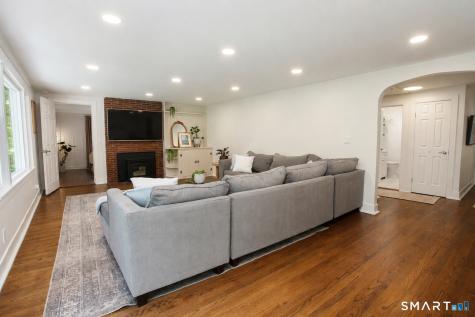 26 Crescent Way Simsbury CT 06070