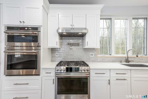 19 Tamarack Lane Guilford CT 06437