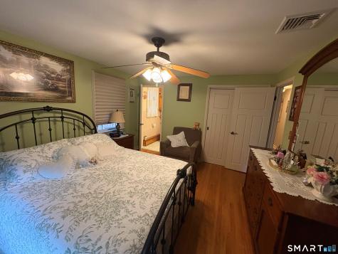 4 Dempsey Court Ansonia CT 06401