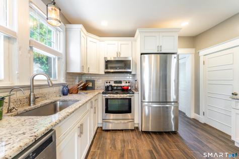 558 Ocean Avenue New London CT 06320