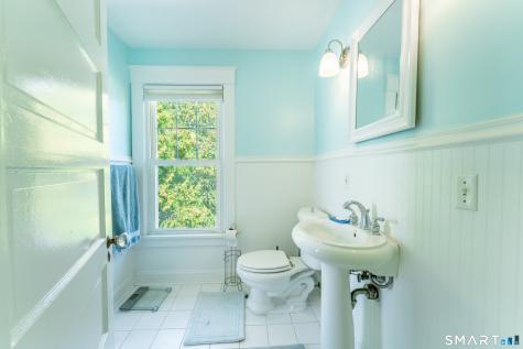 558 Ocean Avenue New London CT 06320