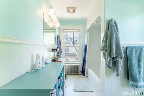 558 Ocean Avenue New London CT 06320