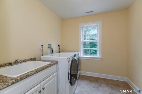 7 Louis Allan Drive Danbury CT 06811