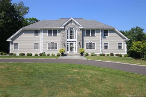 4 Dover Circle Newtown CT 06470