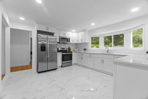 20 Ravenwood Drive Weston CT 06883