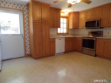 42 Ten Coat Lane Shelton CT 06484