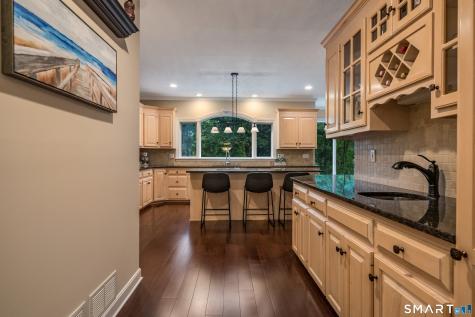 10 Whitman Pond Road Simsbury CT 06070