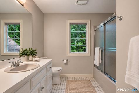 10 Whitman Pond Road Simsbury CT 06070
