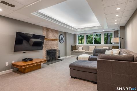 10 Whitman Pond Road Simsbury CT 06070