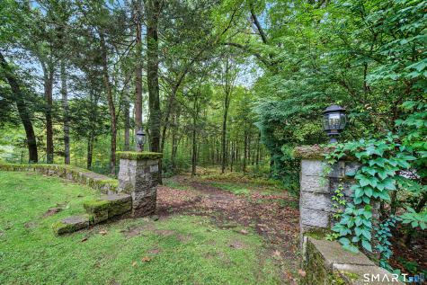 10 Whitman Pond Road Simsbury CT 06070