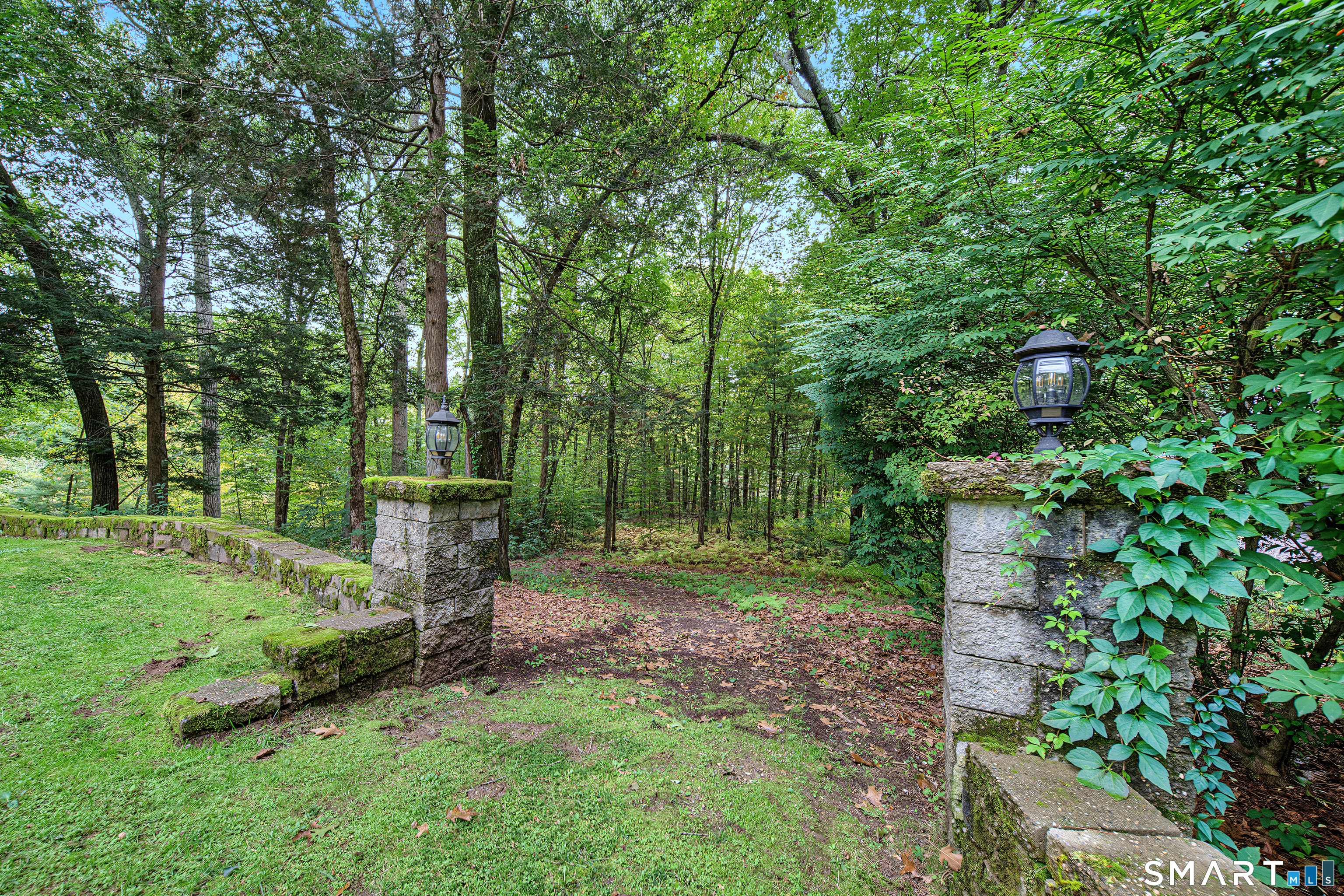 10 Whitman Pond Road Simsbury CT 06070