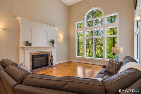 10 Whitman Pond Road Simsbury CT 06070