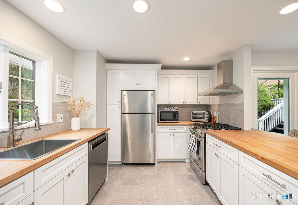 64 Huckleberry Hollow Stamford CT 06903