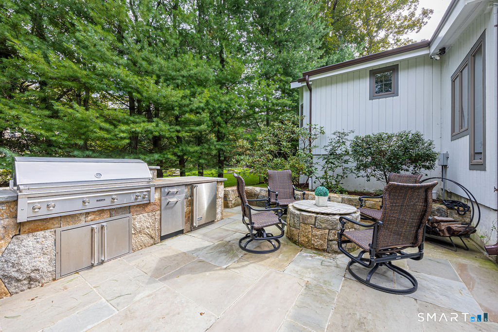 64 Huckleberry Hollow Stamford CT 06903
