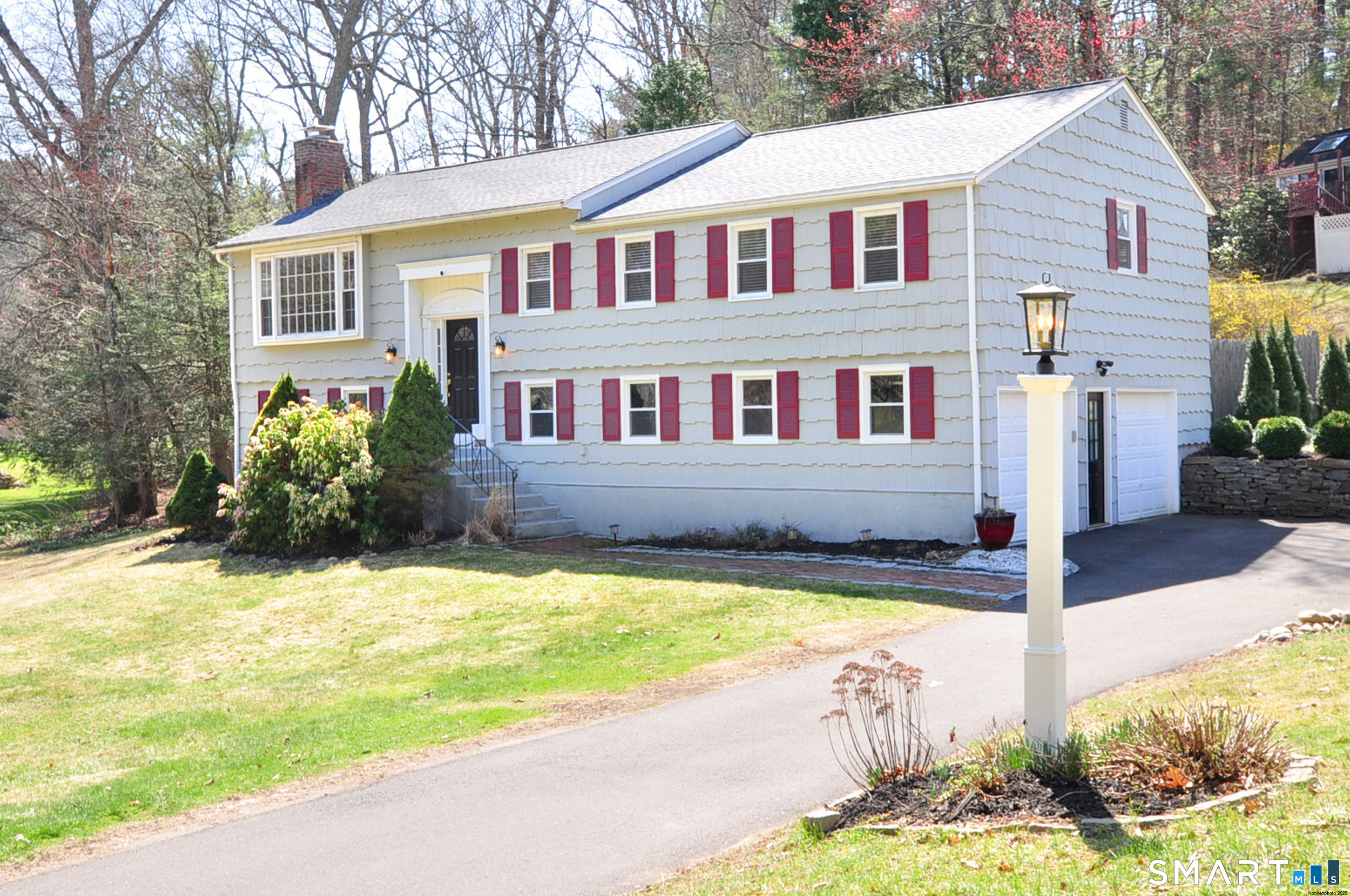 33 Chestnut Hill Road Simsbury CT 06070