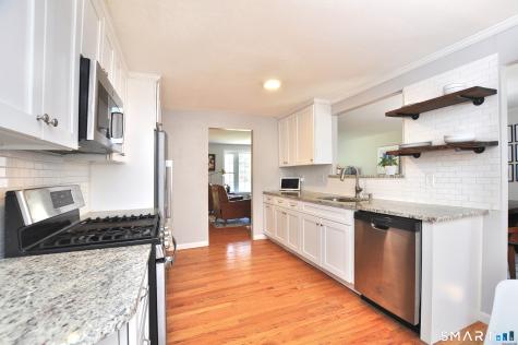 33 Chestnut Hill Road Simsbury CT 06070