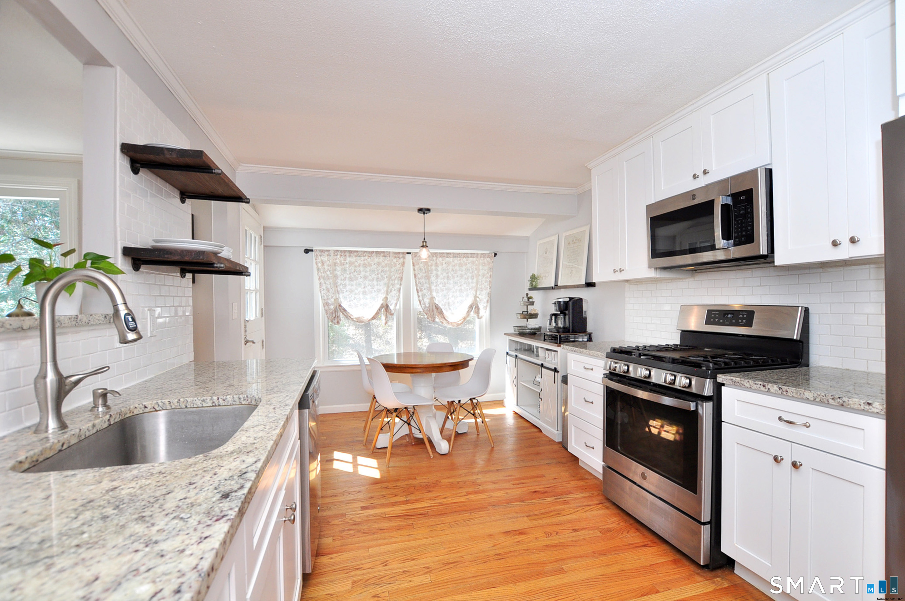 33 Chestnut Hill Road Simsbury CT 06070