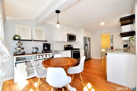 33 Chestnut Hill Road Simsbury CT 06070