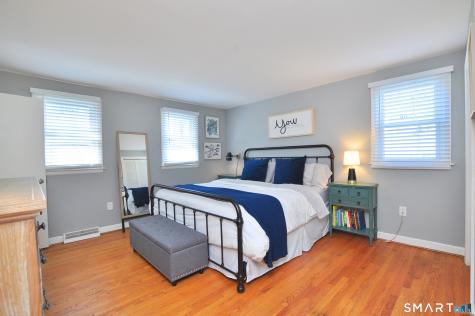 33 Chestnut Hill Road Simsbury CT 06070