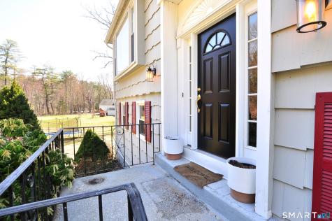 33 Chestnut Hill Road Simsbury CT 06070