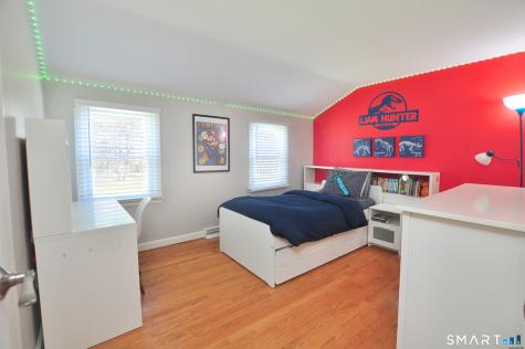 33 Chestnut Hill Road Simsbury CT 06070