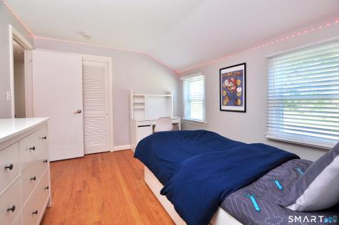 33 Chestnut Hill Road Simsbury CT 06070