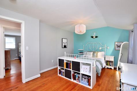 33 Chestnut Hill Road Simsbury CT 06070
