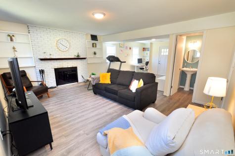 33 Chestnut Hill Road Simsbury CT 06070