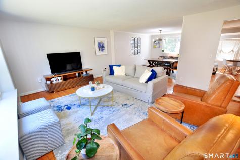 33 Chestnut Hill Road Simsbury CT 06070