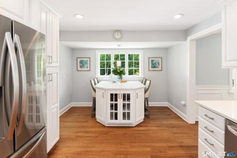 76 Comstock Hill Road New Canaan CT 06840