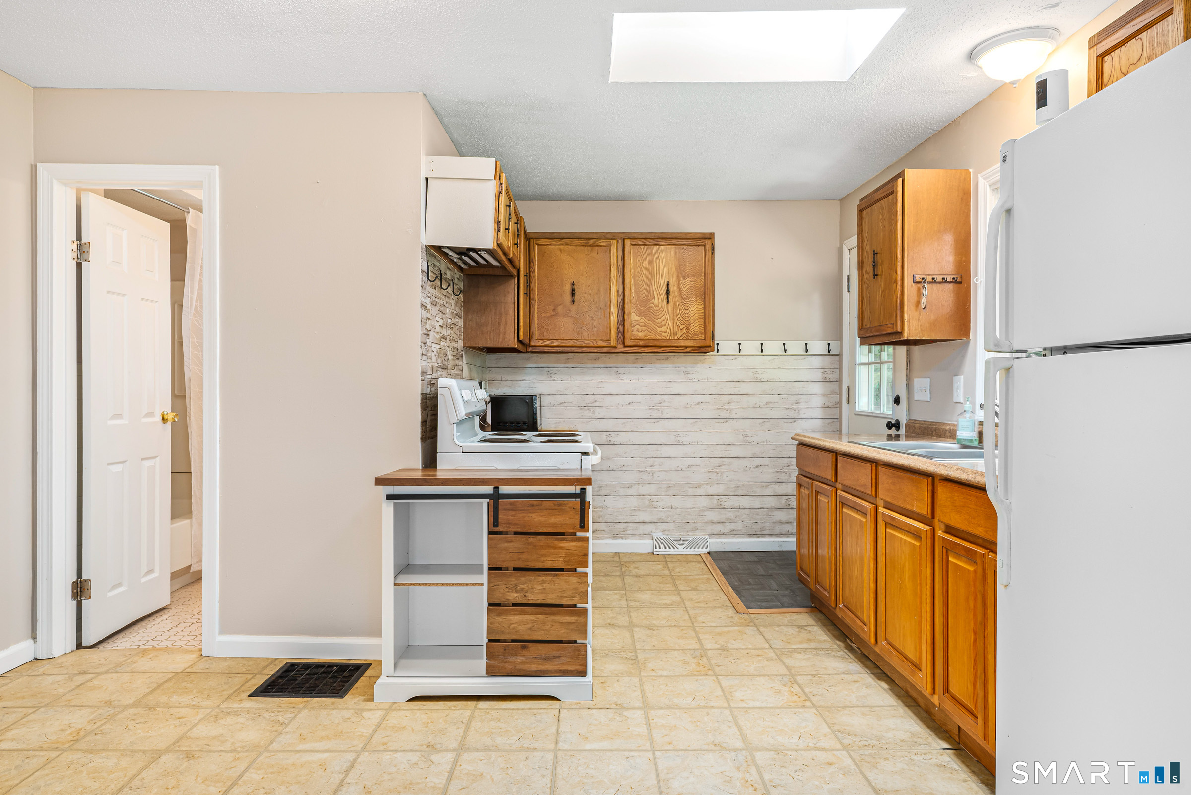 218 Deepwood Drive Hebron CT 06231