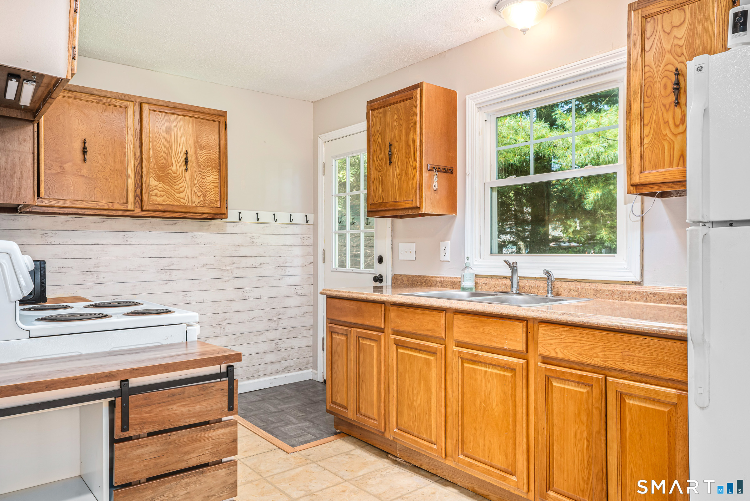 218 Deepwood Drive Hebron CT 06231