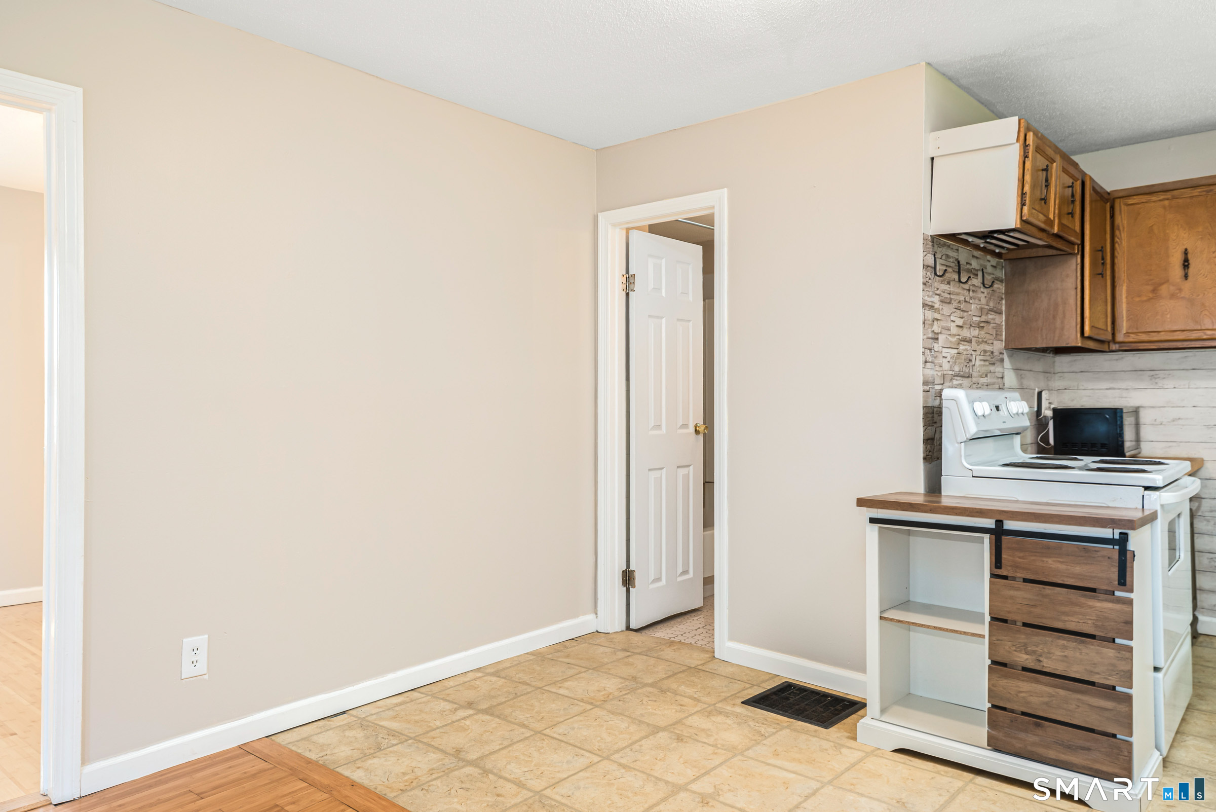 218 Deepwood Drive Hebron CT 06231